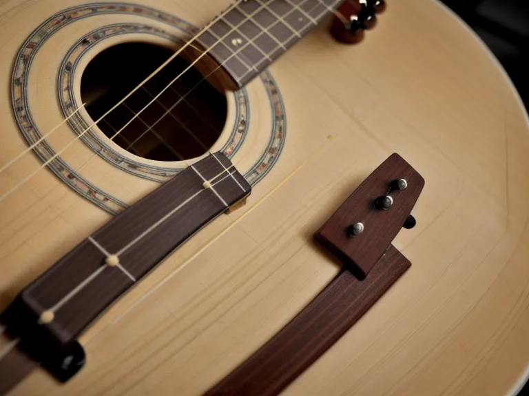 Dedos de principiante de guitarra con marcas rojas por la presión de las cuerdas de acero en una guitarra acústica