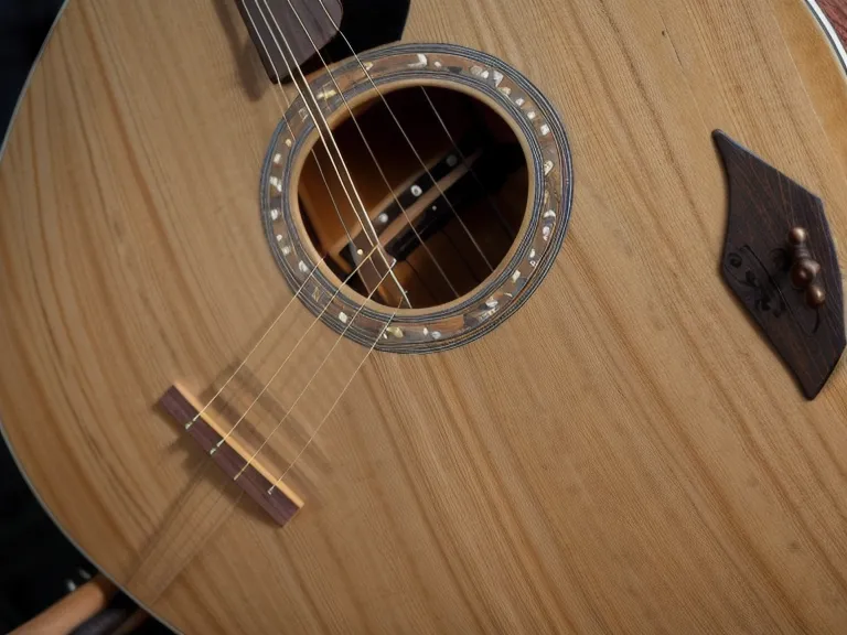 Acorde abierto de Sol mayor en guitarra acústica, tocado con claridad en los primeros trastes