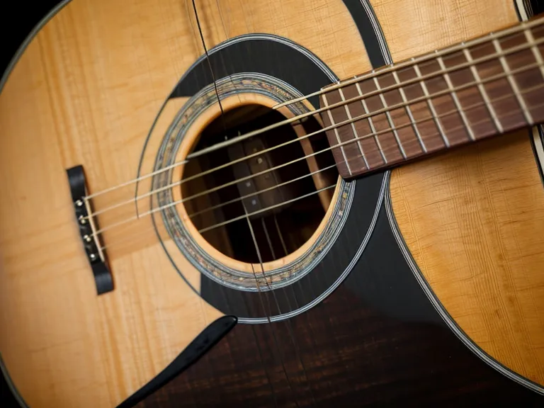 Principiante adulto tocando acordes de guitarra acústica con elementos de bebé al fondo