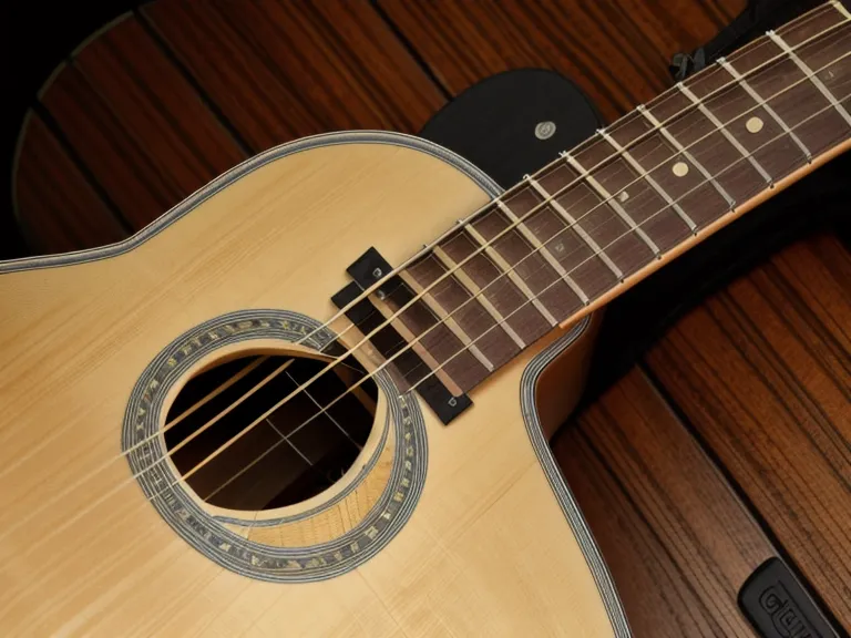 Yemas de dedos marcadas por las cuerdas de una guitarra acústica, señal de práctica de un principiante adulto