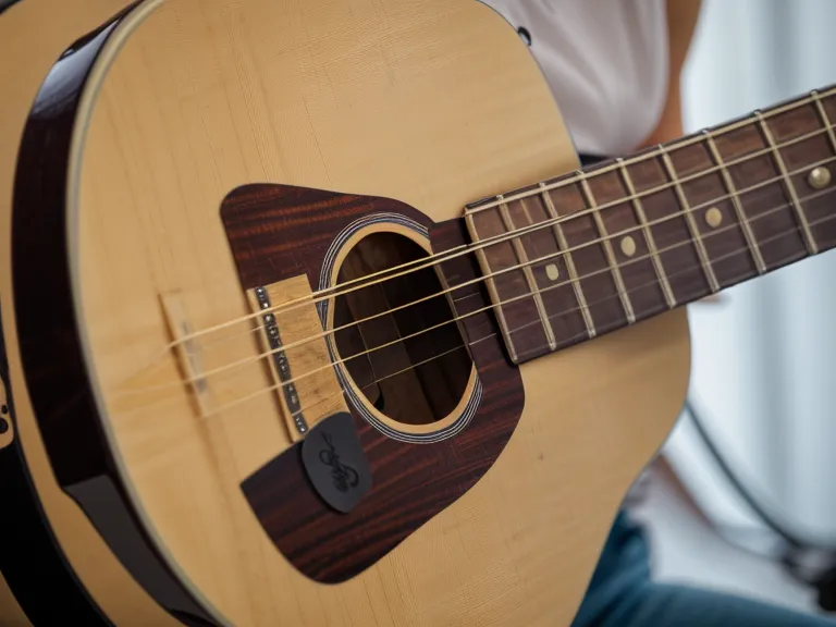 Cuaderno con las dos técnicas dibujadas a mano para tocar Fa sin cejilla en guitarra cristiana