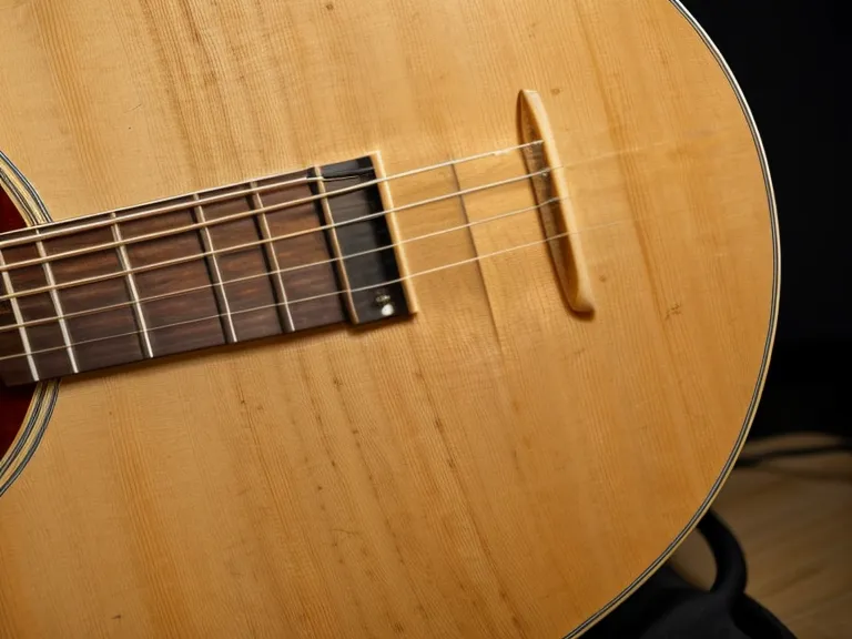 Ejercicios de acordes para guitarra acústica: la punta del dedo presionando justo detrás del traste